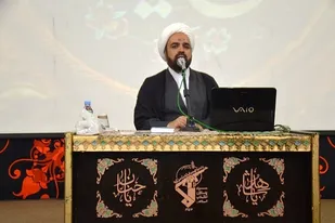 اگر می خواهیم حسینی زندگی کنیم باید گوش به فرمان ولایت باشیم