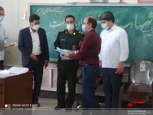 تجلیل از معلمان جهادگر دبیرستان پسرانه شاهد ولایت خمینی شهر