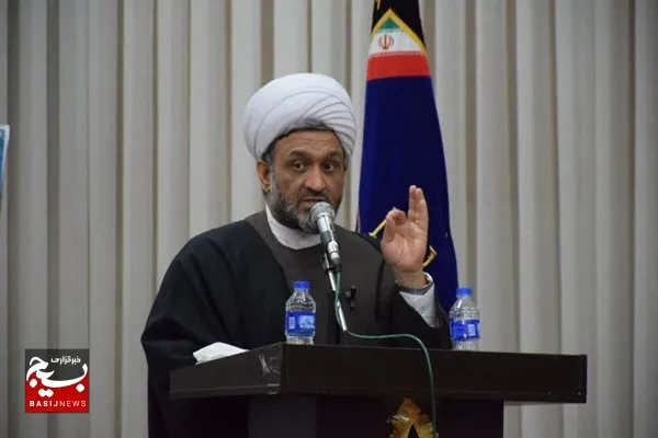 انسان‌ها همواره برای ثبات قدم‌هایشان باید در مسیر هدایت تلاش کنند