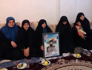 دیدار بسیجیان پایگاه بهشتی همدان با خانواده شهید &laquo;زارع الوانی&raquo;