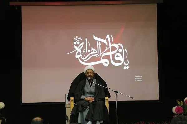 سردار سلیمانی در برابر خانواده شهدا بخصوص مادران شهید بسیار خاضع وفروتن بود