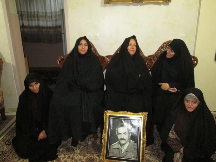 دیدار بسیجیان با خانواده شهید محمود میرزایی در همدان