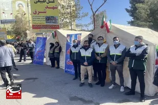 برپایی چادرهای امدادی توسط سازمان بسیج جامعه پزشکی درحاشیه راهپیمایی ۲۲بهمن در استان سیستان وبلوچستان