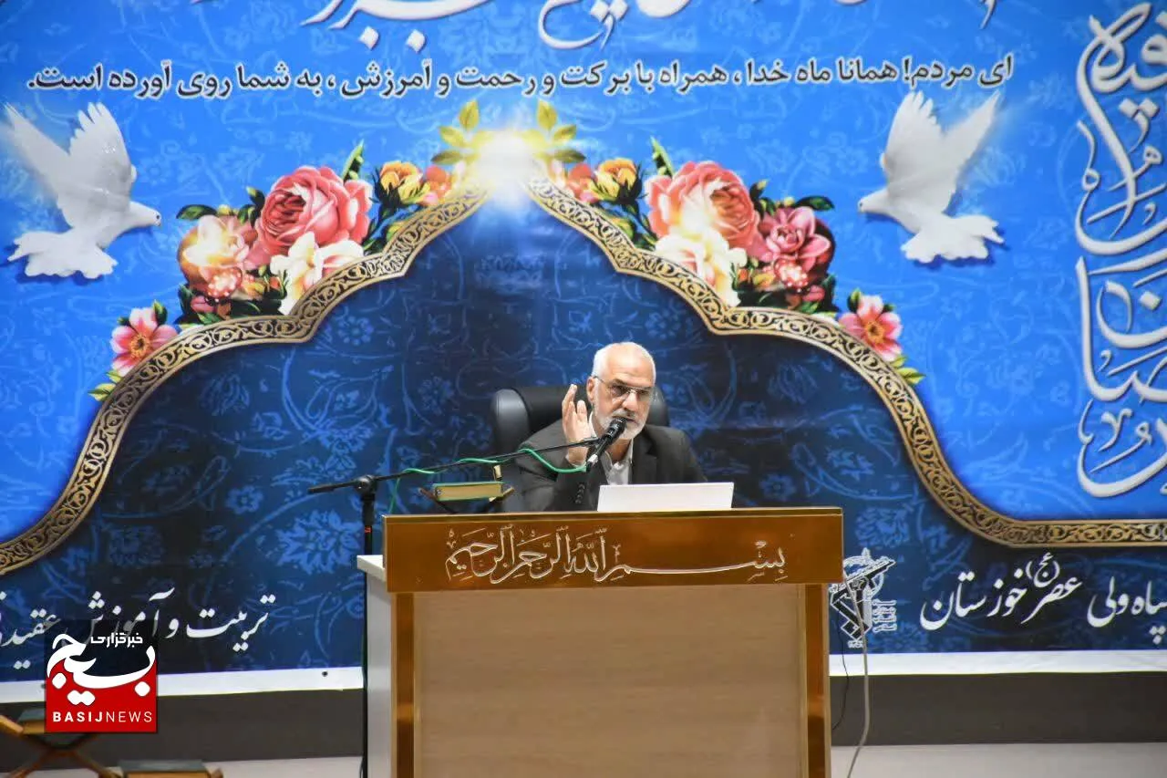 مردم، قدرت خود را با حضور در مراسم عید فطر به نمایش بگذارند
