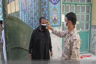 توزیع ماسک رایگان بین عزاداران حسینی در سراوان