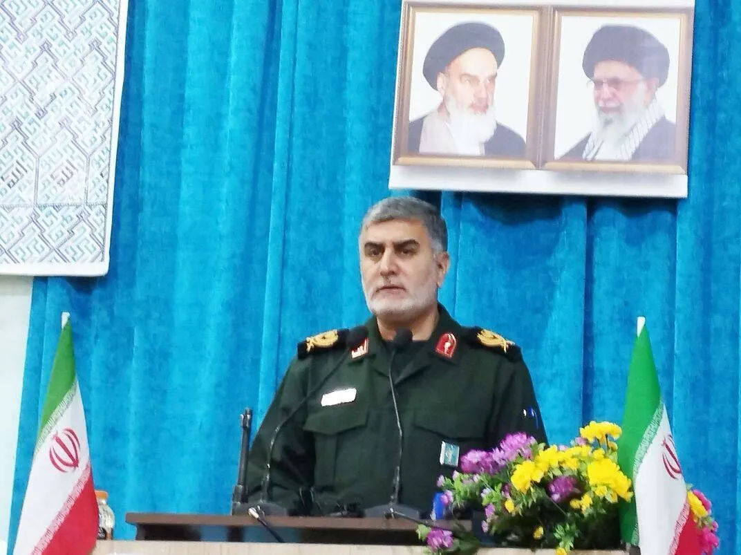 فرمانده سپاه امیرالمومنین استان ایلام در سخنان پیش از خطبه‌های نماز جمعه شهرستان دهلران در جمع مردم ولایت مردار این شهرستان گفت:آنچه  مهم  است  اینکه  ما  در  صحنه  و  پشت  سر  مقام  معظم  رهبری  باشیم