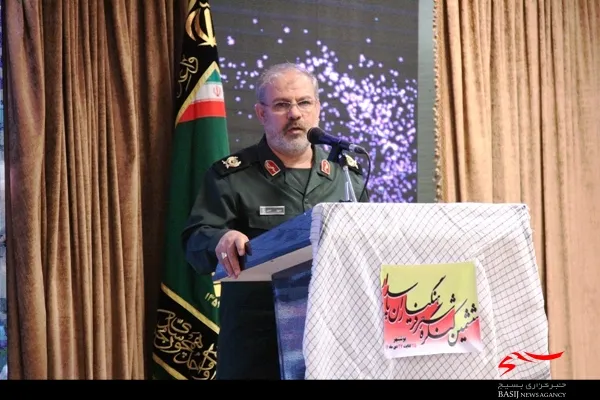 شعر فراگیرترین راهبرد فرهنگی است