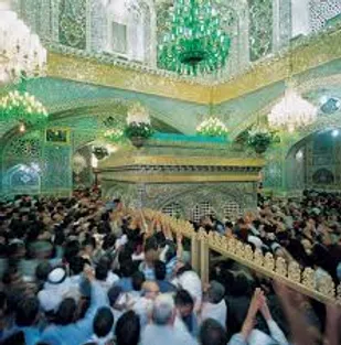 باید قدر نعمت استقلال و&zwnj; آزادی را بدانیم/زائران زیادی با مشقت به مشهد می آیند
