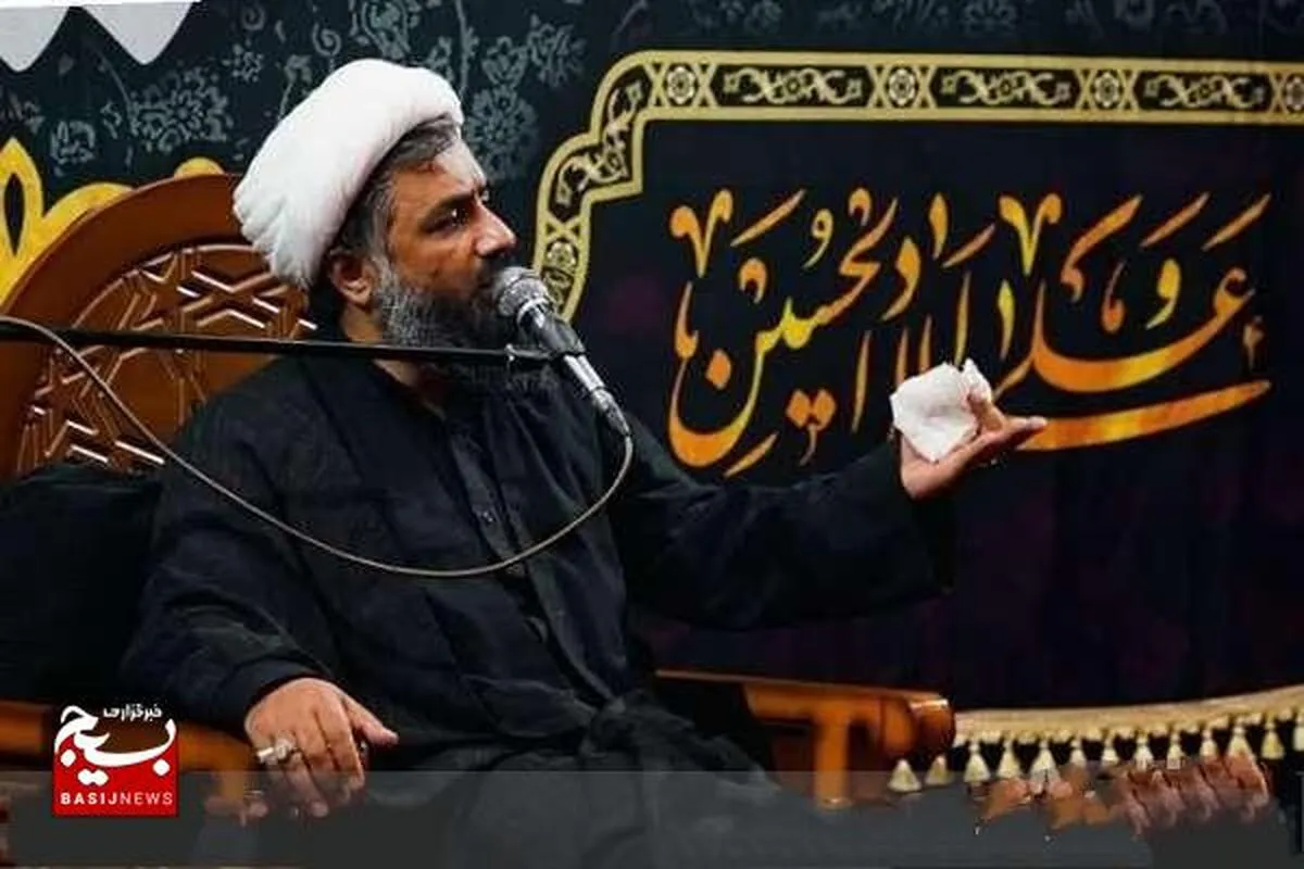 بصیرت حسینی رمز بقای انقلاب است