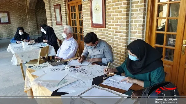 اجرای زنده خوشنویسی با حضور هنرمندان خوشنویس شبستر