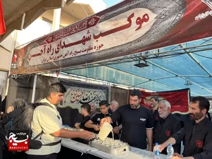 خادمان موکب شهدای راه آهن در خدمت زائران اربعین