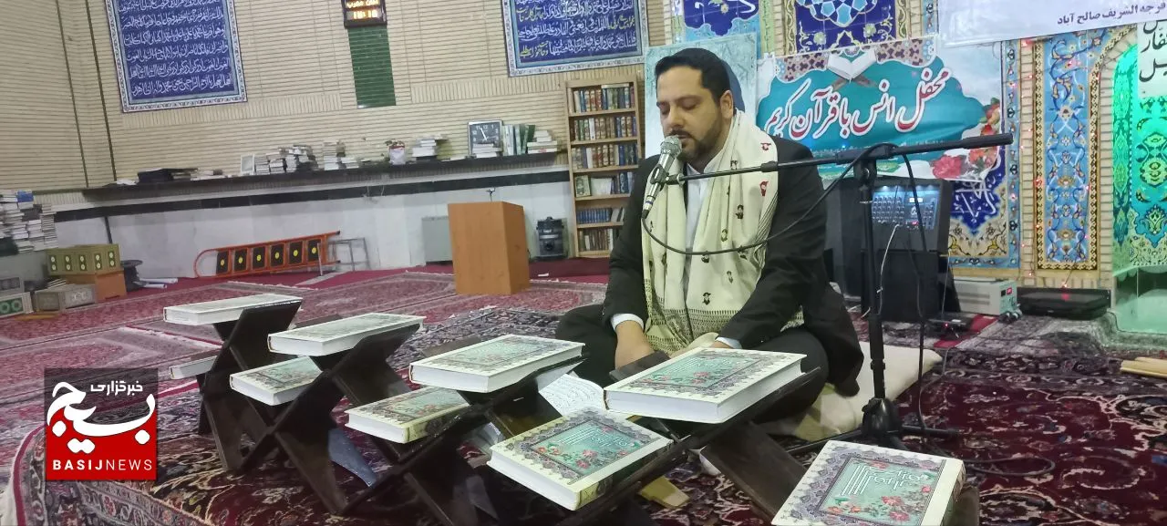 نوای دلنشین قاریان قرآن در محافل جشن انقلاب و عید مبعث صالح آباد طنین انداز شد+تصاویر