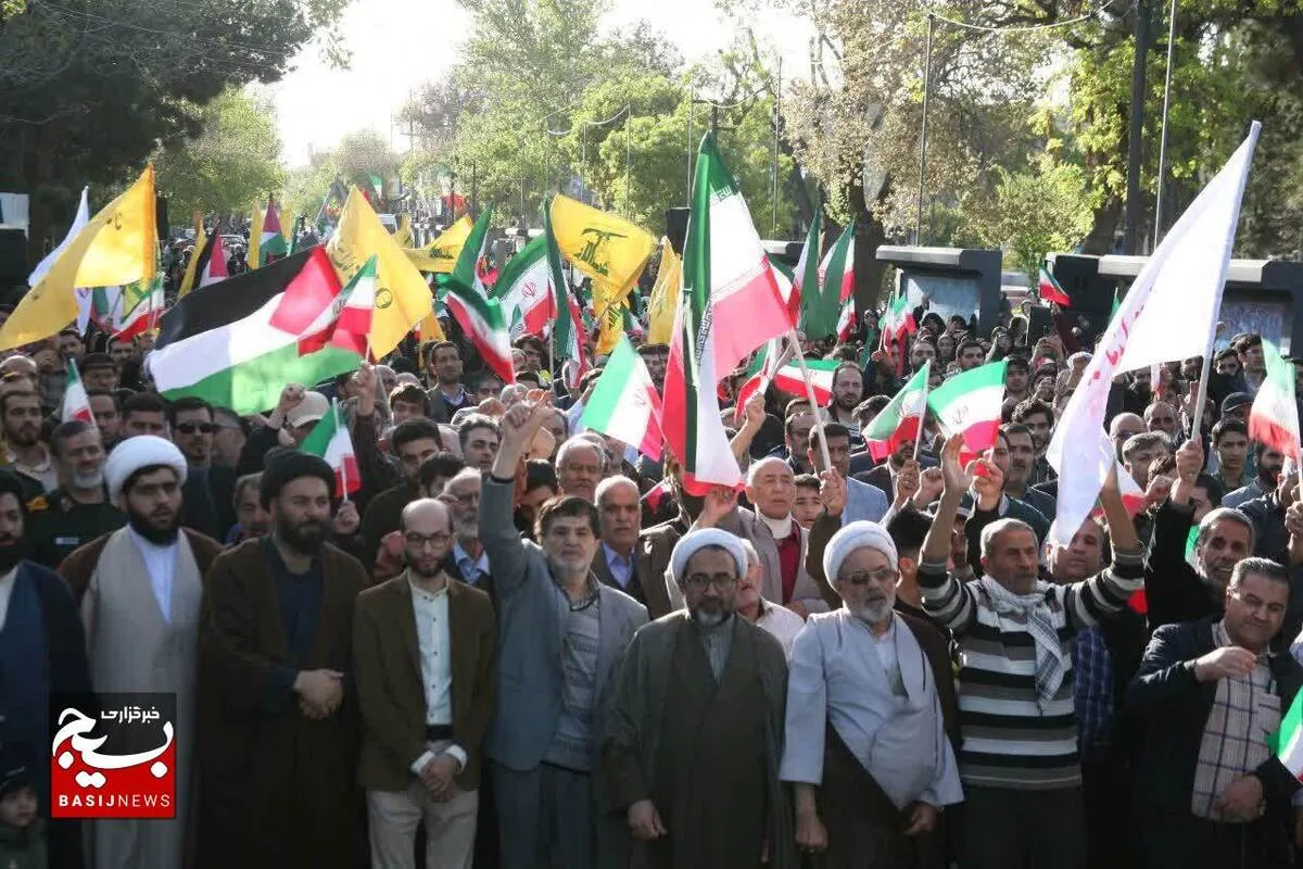 تجمع مردم قزوین در حمایت از عملیات غرور آفرین «وعده صادق» سپاه پاسداران