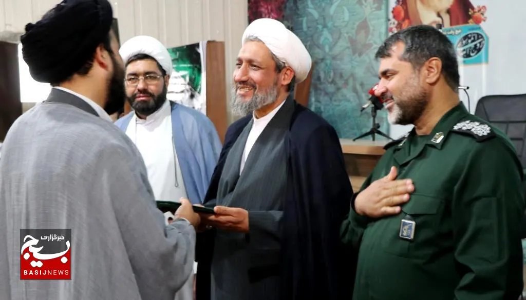 آیین تجلیل از مربیان عقیدتی سیاسی ناحیه سلمان مشهد + عکس