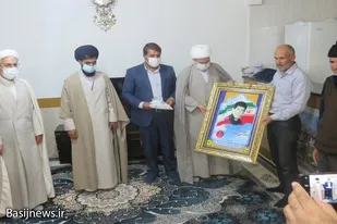 دیدار جمعی از مسئولین فامنین با خانواده&zwnj;های معظم شهدای روحانی