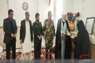 دیدار امام جمعه و مسئولان خاش با خانواده شهید &laquo;سرابندی&raquo;