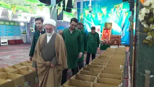 دهمین مرحله رزمایش مواسات و کمک مومنانه با توزیع ۳۰۰ بسته معیشتی در شاهرود+ تصاویر
