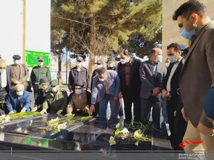 گلباران مزار شهدای شهرستان نظرآباد به مناسبت گرامیداشت ایام الله دهه فجر+تصویر