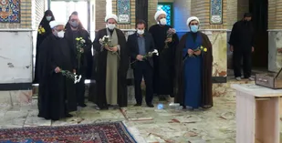 ادای احترام مدیر حوزه های علمیه خواهران استان سمنان به مقام شهیدان در گلزار شهدای سرخه+ تصاویر
