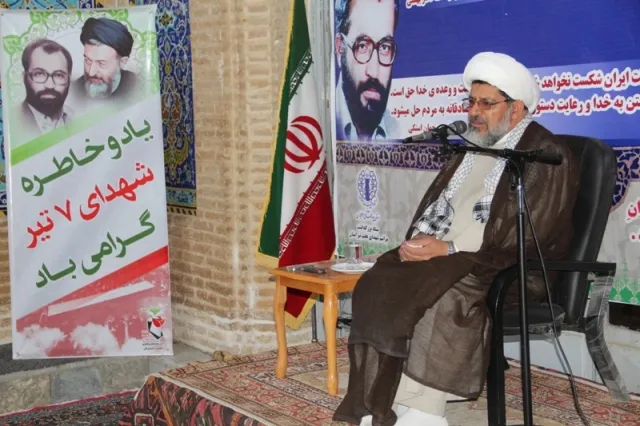 تضعیف سپاه در شرایطی که دشمن از عملیات سپاه به وحشت افتاده، شایسته نیست