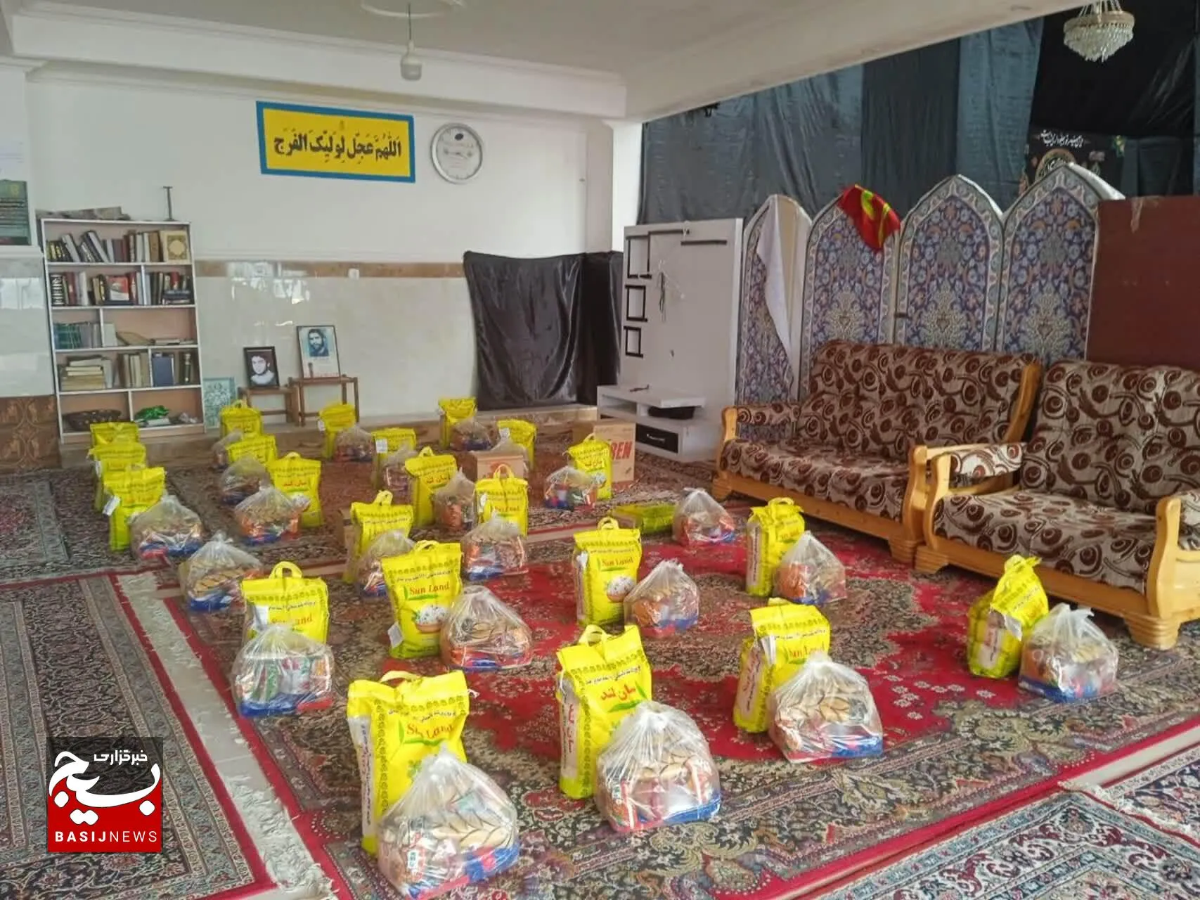 تهیه وتوزیع سبد کالا بین خانوادهای نیازمند