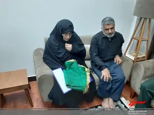 لحظه اعلام خبر بازگشت پیکر مطهر شهید مدافع حرم سعید کمالی به مادر شهید / فیلم