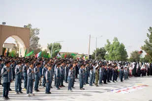بیعت فرزندان سرایان با امام زمان (عج) در اجتماع مهدوی دانش آموزان و اجرای سرود سلام فرمانده