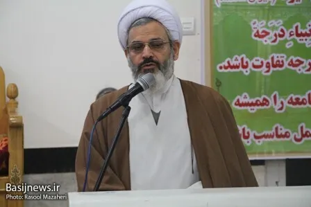 یکی از در سها ی عاشورا این است که برای حفظ دین وعزت باید از همه چیز گذشت