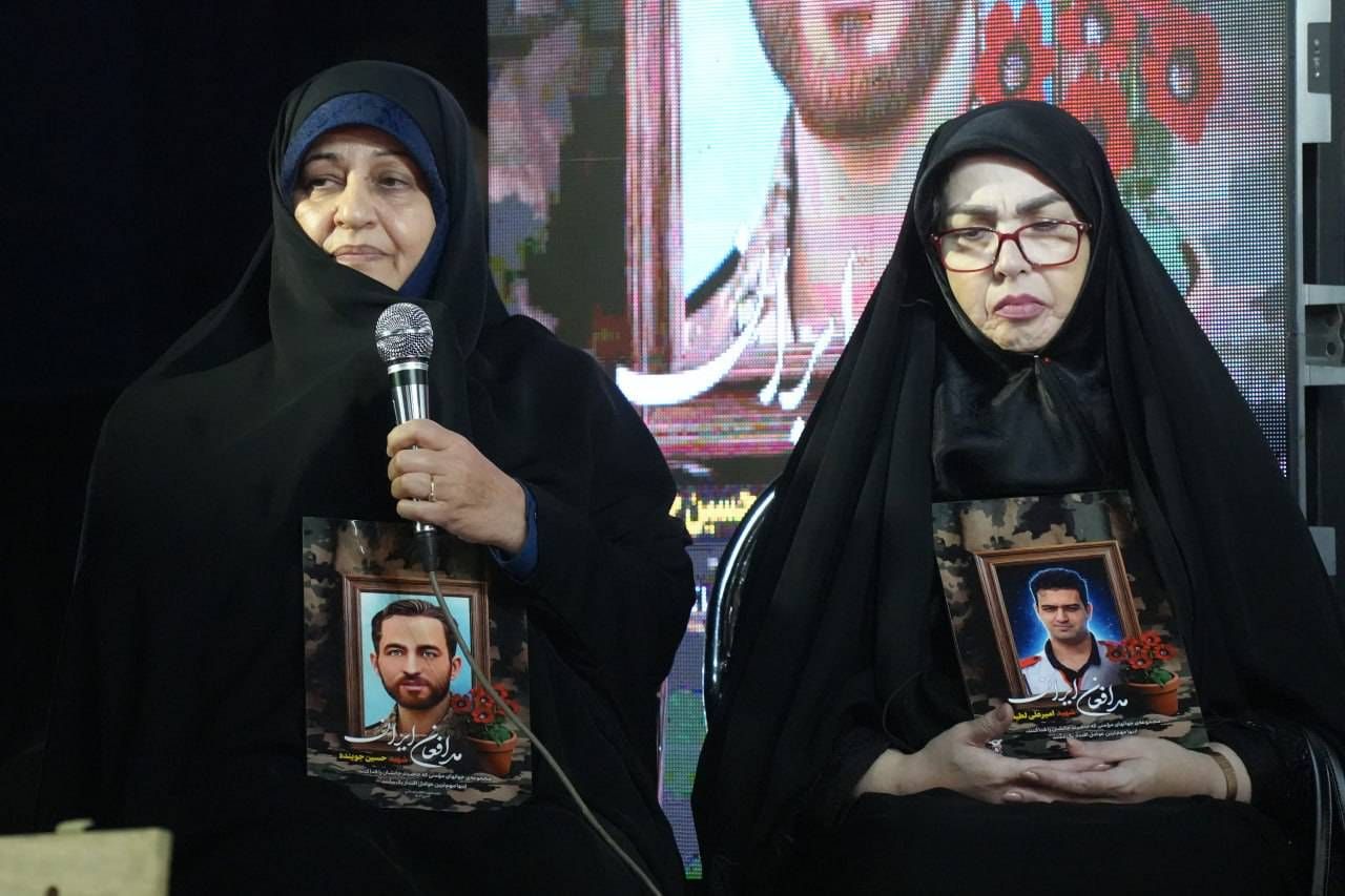 امنیتِ این سرزمین، وامدار دستانی‌ست که فرزندانشان را به راهِ ایران سپردند/  قامتِ فرماندهی که به نمایندگی از مردم ایران، پیشِ مادران شهدا خم شد