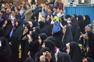 طنین بانگ سرود سلام فرمانده با حضور حاج ابوذر روحی در مصلی بزرگ آیت الله اعرافی میبد