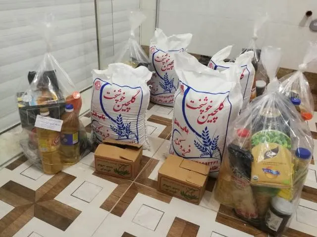 توزیع بسته های کمک معیشتی در قالب رزمایش کمک مومنانه