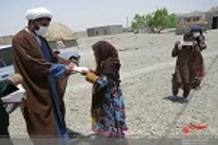 توزیع ۲۵ هزار ماسک رایگان و ۵۰عدد بسته معیشتی مومنانه در بین مردم شهرستان فنوج