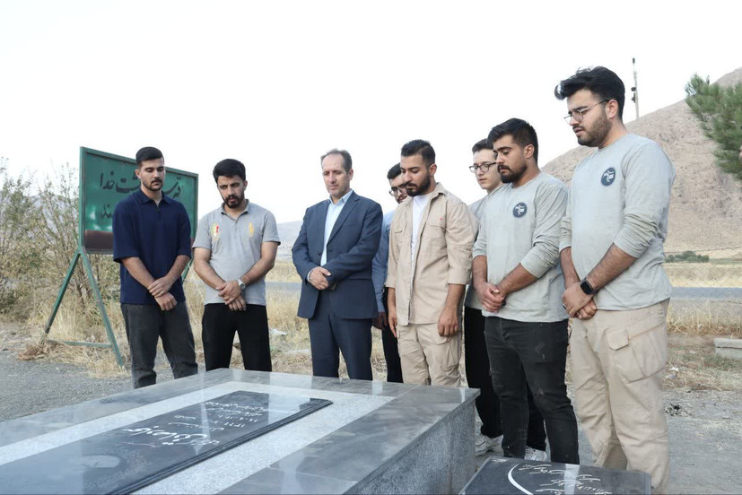 دیدار خادمین بسیج دانشجویی دانشگاه فرهنگیان کرمانشاه با خانواده شهید دانشجوی جنگ رمضان