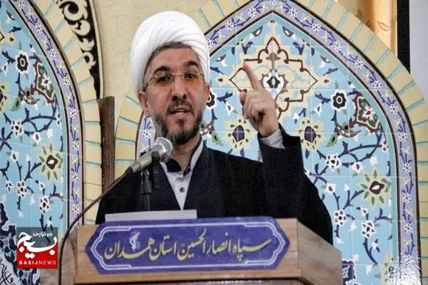 اوج عرفان ائمه معصومین(ع) در عاشورا جلوه‌گر است