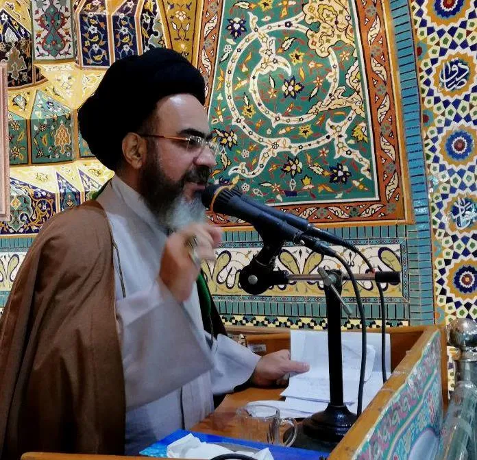مسئولین  روی محور رهبری حرکت کنند