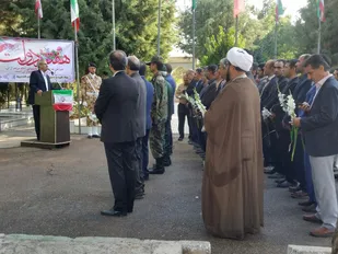 از تجدید عهد مسئولین با شهدا تا نشستن پای درد و دل مردم