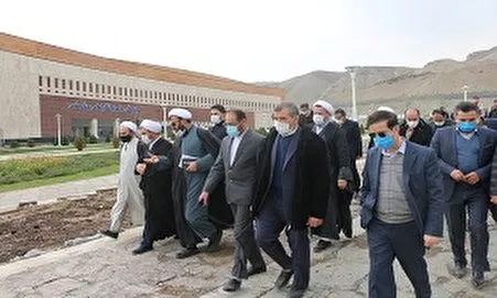 بازدید شهردار و مقامات قضایی قم از مرکز فرهنگی و موزه دفاع مقدس استان