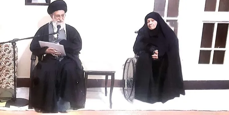فرازی از وصیت نامه مادر شهیدان صنیع‌خانی/ عدم حمایت از رهبرانقلاب موجب تباهی و خسران دنیا و آخرت است