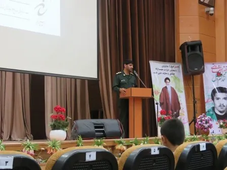 هنرمندان به موضوع مدافعین حرم بپردازند