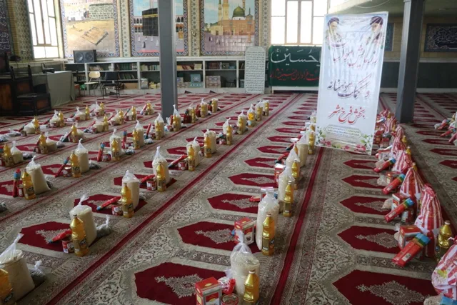 تقدیم 110 بسته معیشتی در قالب اطعام غدیر