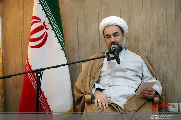 دانشگاه و حوزه علمیه همکاری بیشتری در حل مشکلات با یکدیگر داشته باشند
