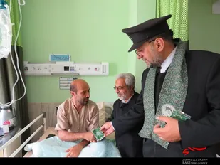 خادمین رضوی از بیماران بستری در بیمارستان بعثت همدان عیادت کردند