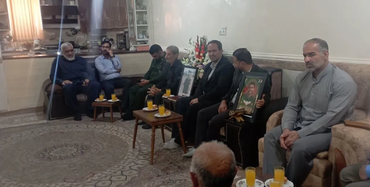 دیدار مسئولین بسیج کارگری کشور و خوزستان با خانواده شهید «محمدرضا نجف‌پور»