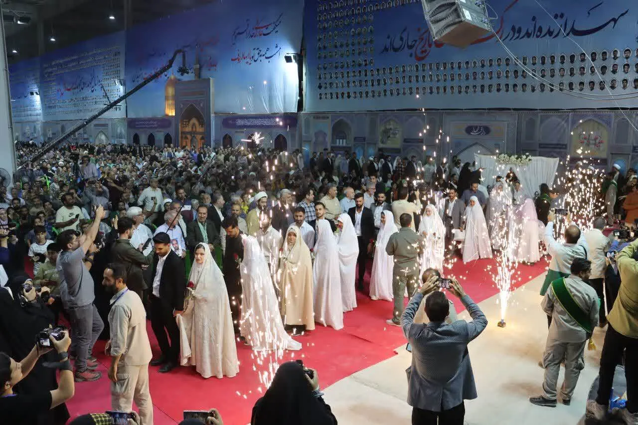 جشن ازدواج ۱۱۰ زوج جوان در دومین کنگره ملی سه هزار شهید استان سمنان
