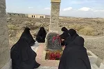 مزار شهید مزارزهی در گورناگ سرباز غبار روبی و عطر افشانی شد