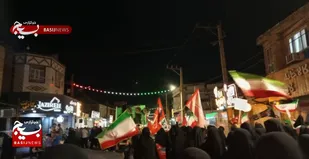 بانوان گتوند با پرچم های سه&zwnj;رنگ، فریاد &laquo;مرگ بر آمریکا&raquo; را به آسمان شب میکشند