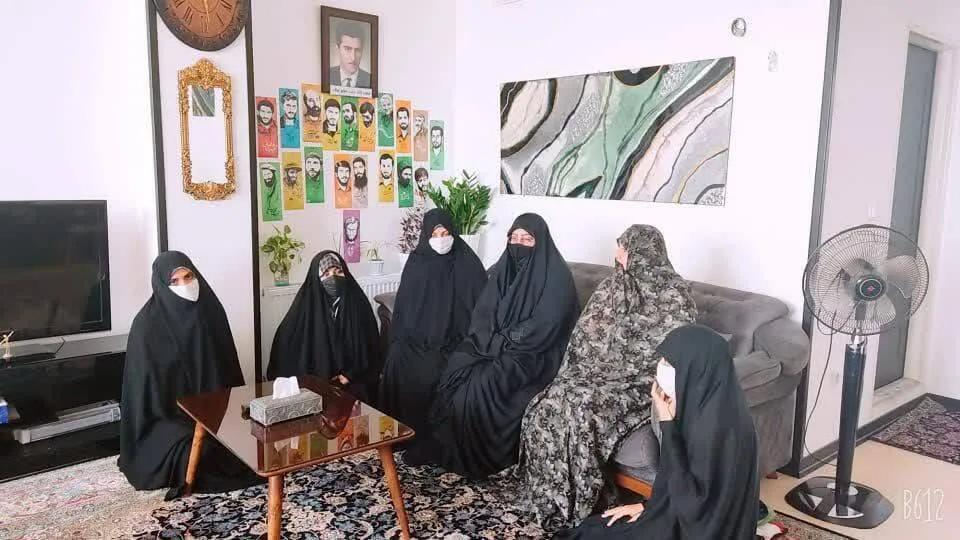 دیدار مسئول جهادی پایگاه حضرت خدیجه (س) با خانواده شهید ملک صباح
