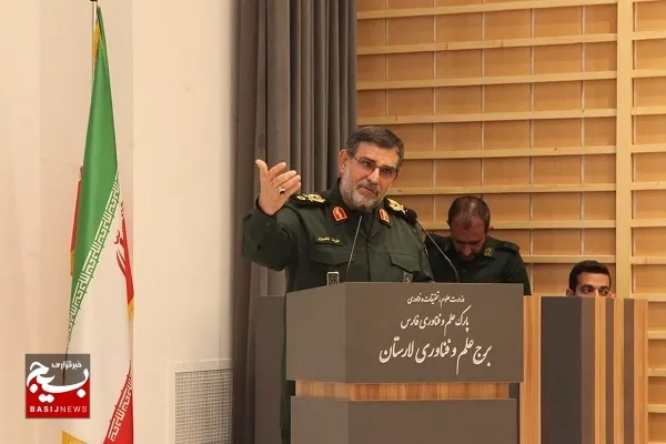 در مقابل دشمن هیچگاه کم نمی‌آوریم/ رزمنده‌های ما در زمین و آسمان و دریا ثابت کردند که خدا بالاتر از همه چیز است