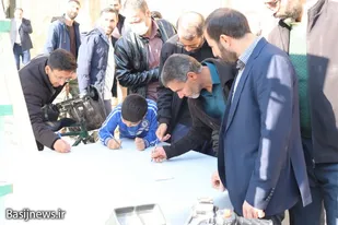 امضای طومار توسط مردم ملایر در راستای مطالبه&zwnj;گری قانون حجاب