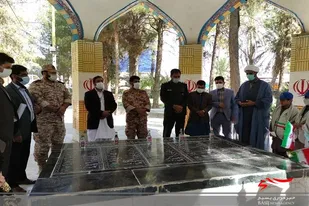 غبارروبی و عطر افشانی مزار شهدا گمنام شهرستان خاش